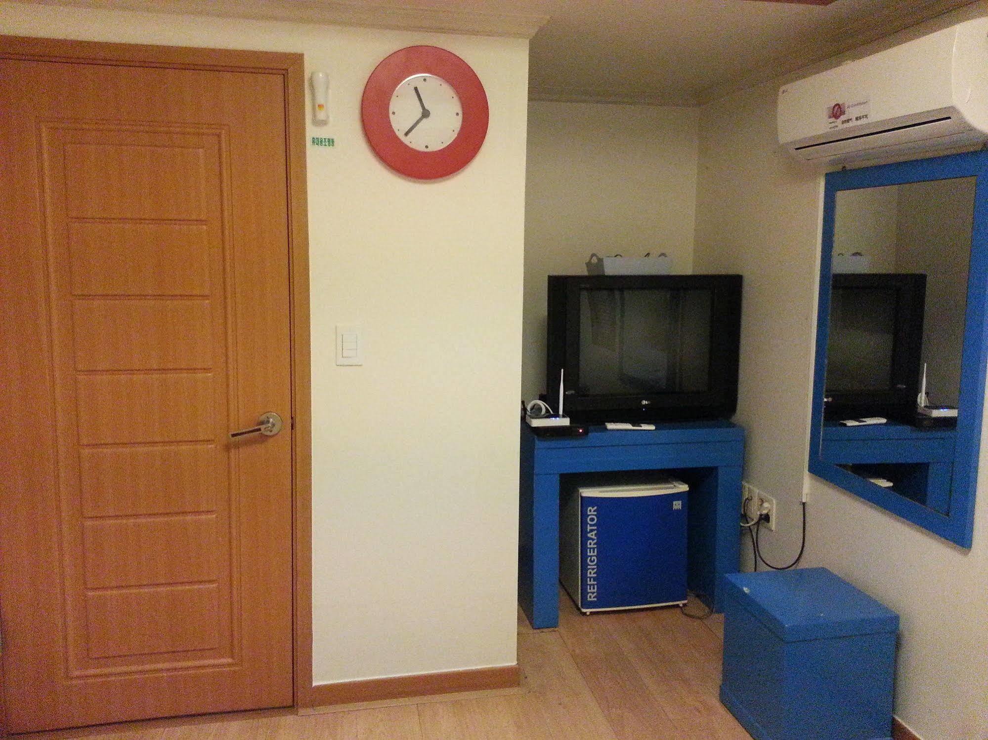 Oppa Hostel Seoul Exterior photo